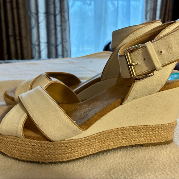 White Mountain “Banjo” 8M Cream Natural Espadrille Wedge Sandals w/Ankle Strap - Picture 3 of 9